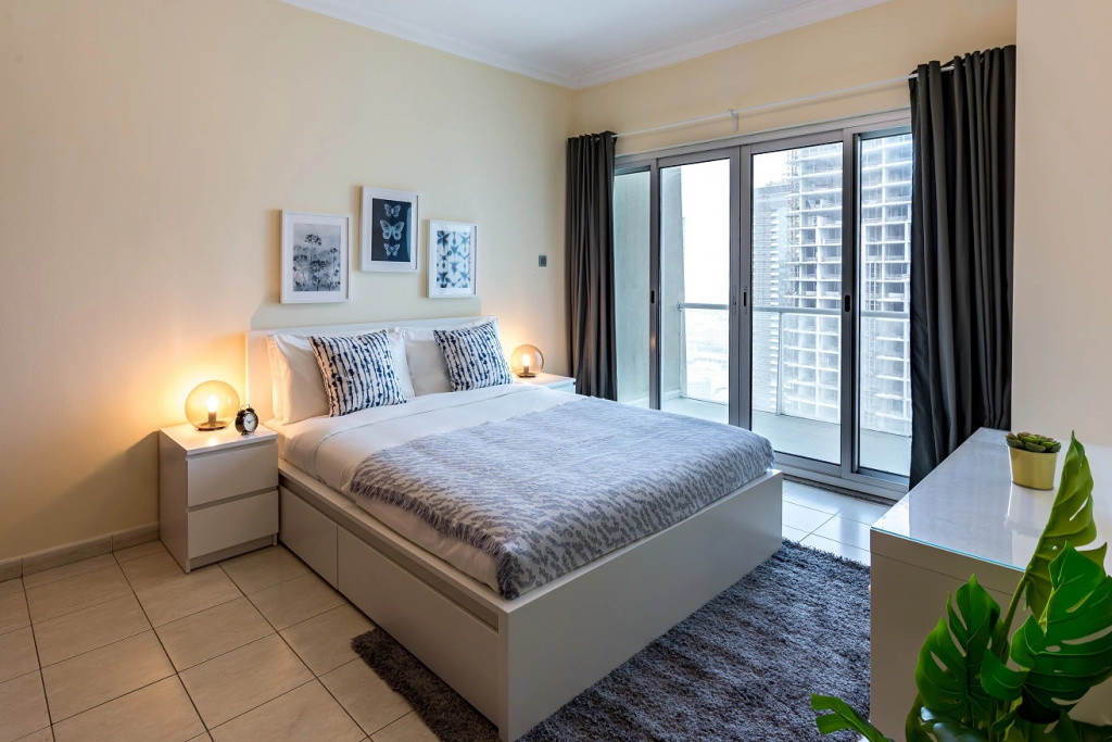 Lake views from 2 bedroom apartment in JLT
