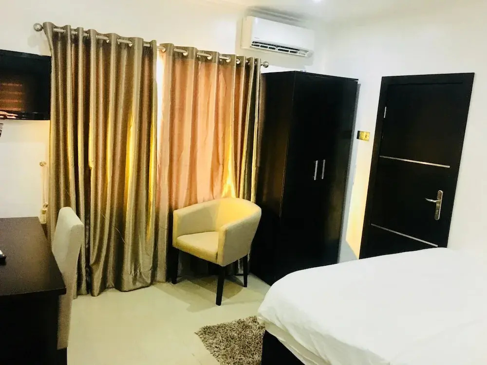 Classic Double room (full double bed)