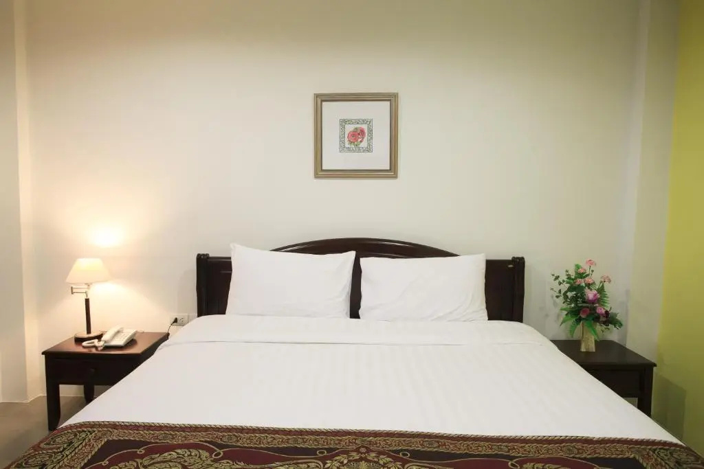 Deluxe Double room (full double bed)