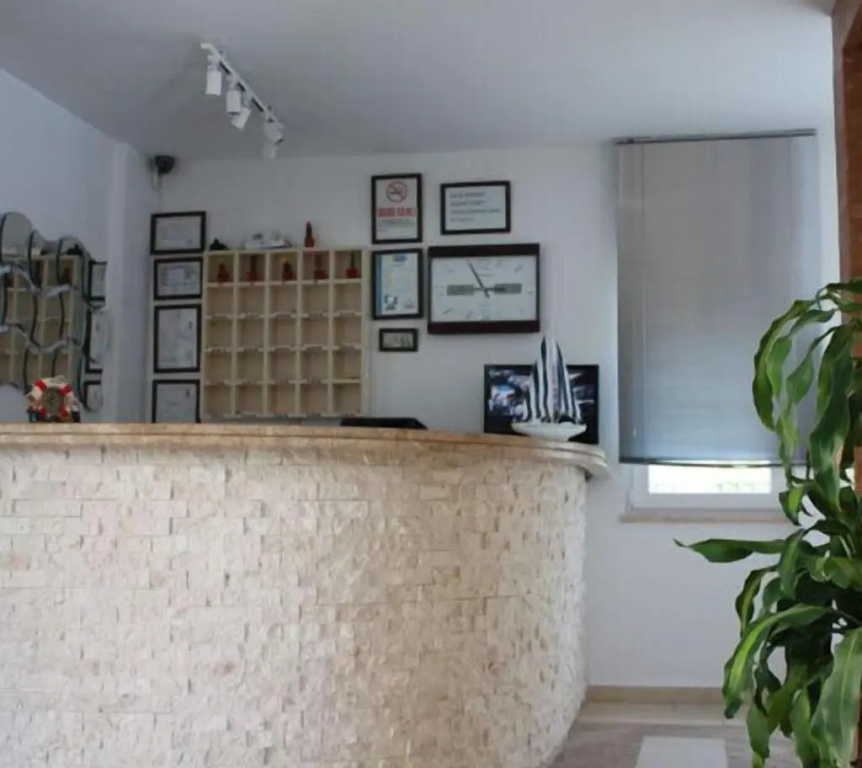Rota Hotel — 2