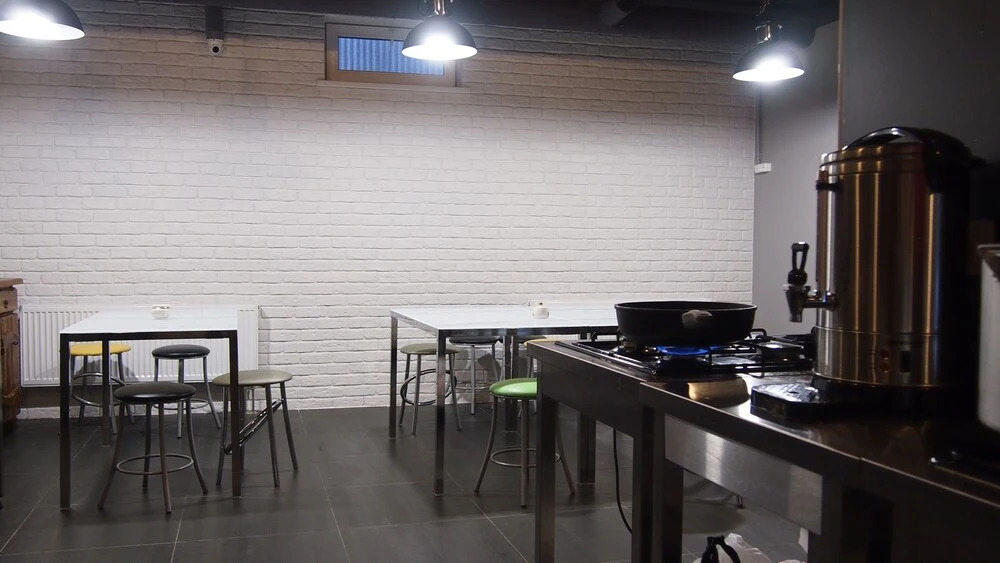 Кровать в общем номере (мужской номер) в Opaliha Loft rooms