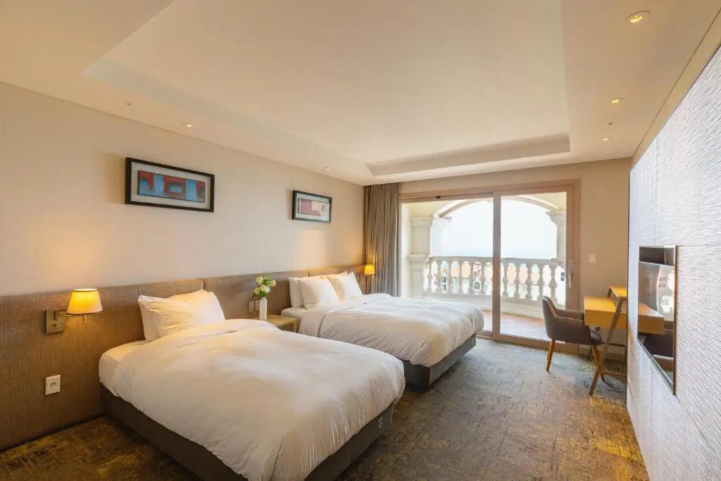 Superior Double room with sea view (full double bed)