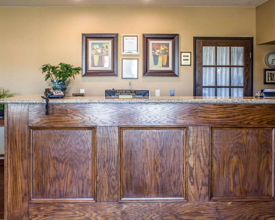 Lobby & Reception