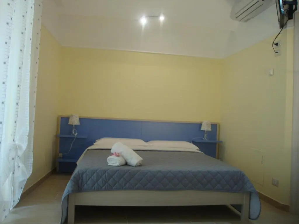 Deluxe Double room with balcony (full double bed)