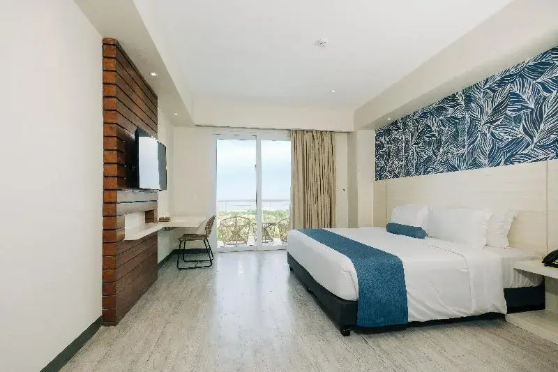 Premier Double room with balcony and with city view (full double bed)