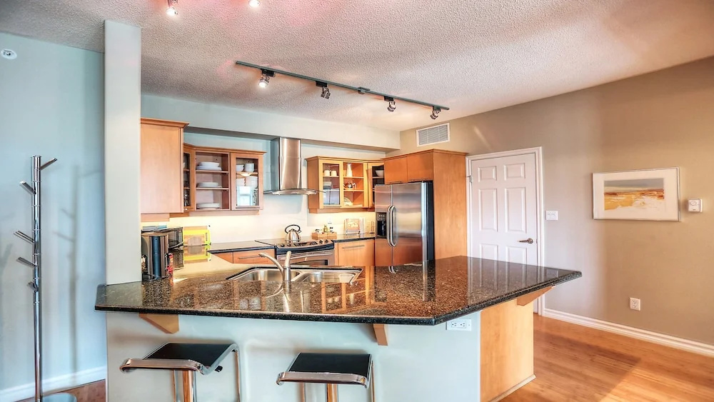 Sunset Waterfront Resort by KelownaGo - Chambres