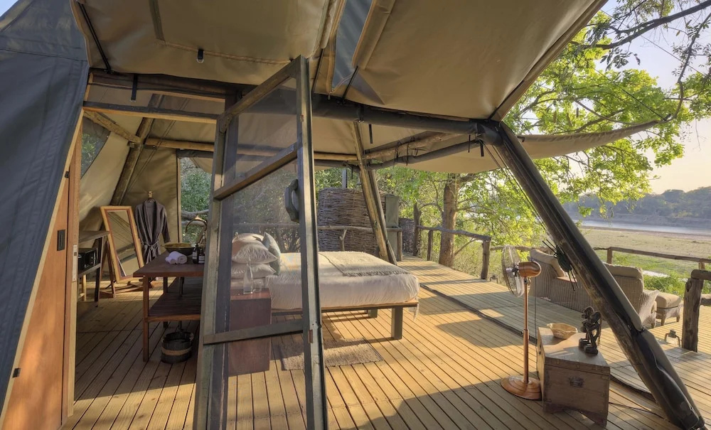 Shawa Luangwa Camp