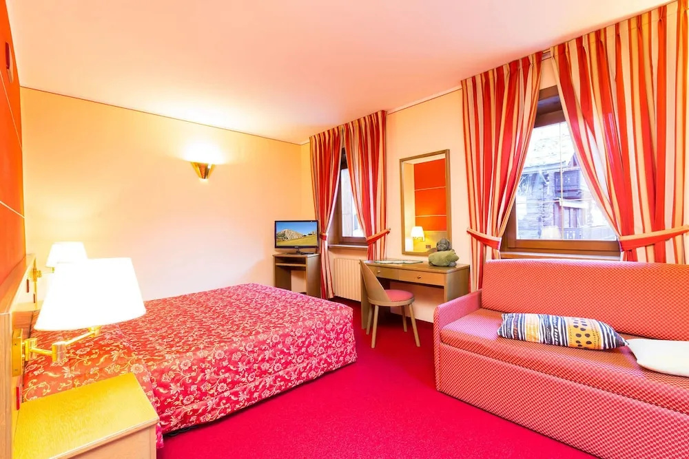 Superior Double room with balcony (full double bed)