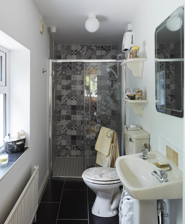 Deluxe Double Basement room with garden view (full double bed)