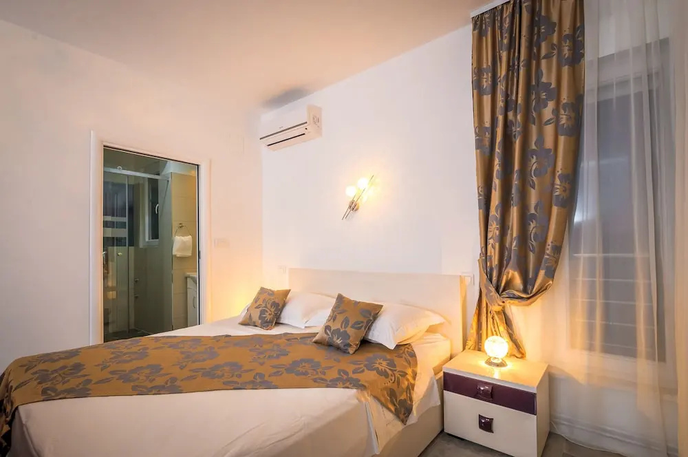 Standard Double room with balcony and with sea view (full double bed)