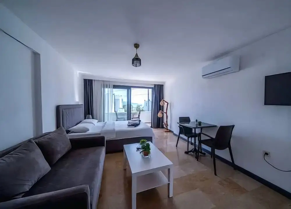 Deluxe Studio