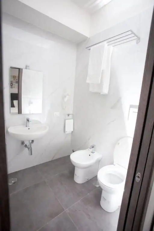 Deluxe Double room (full double bed)