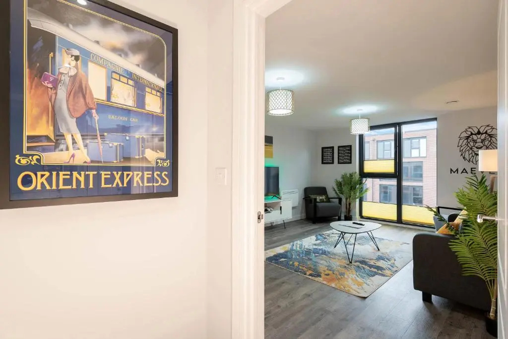 MAEVELA Apartments - Jungle Vibe Luxury City Centre 1 Bed Apartment - NEW BUILD - City Centre, Digbeth - ROOFTOP TERRACE - PS4 & Smart TV's