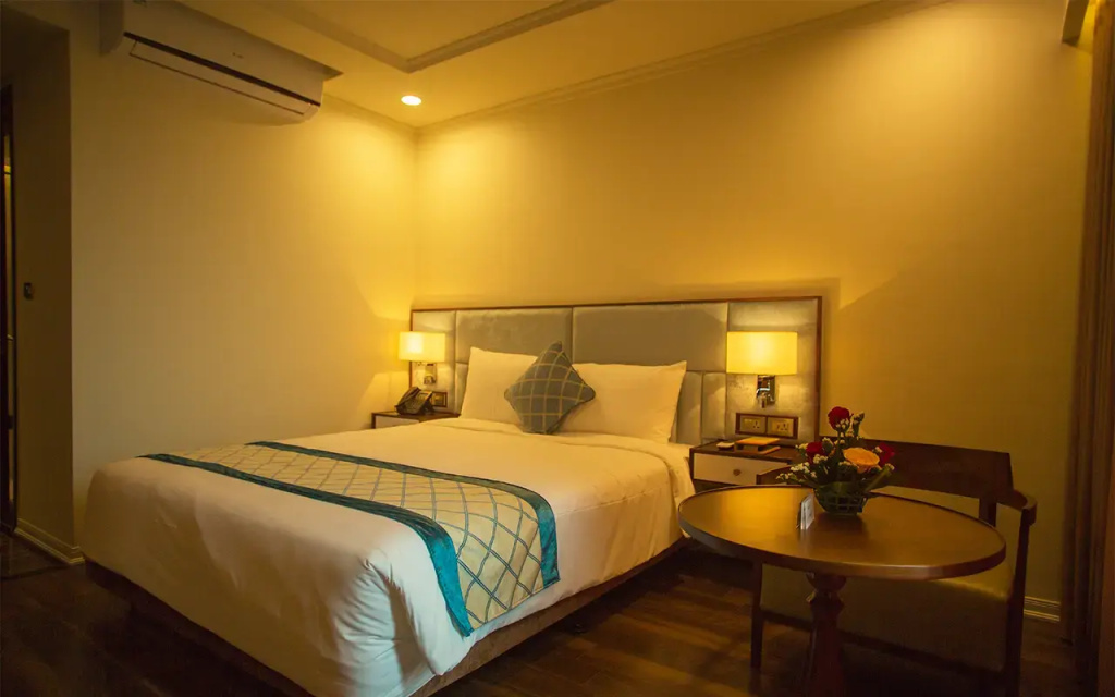 Deluxe Double room (full double bed)
