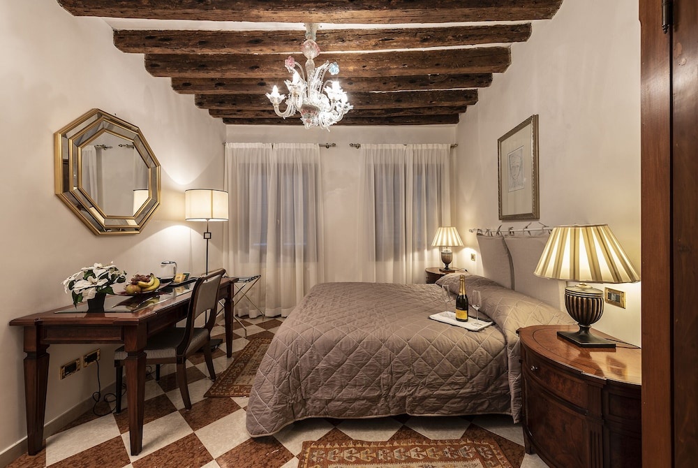 Anzolo Palace - Rooms & Apartments — 4