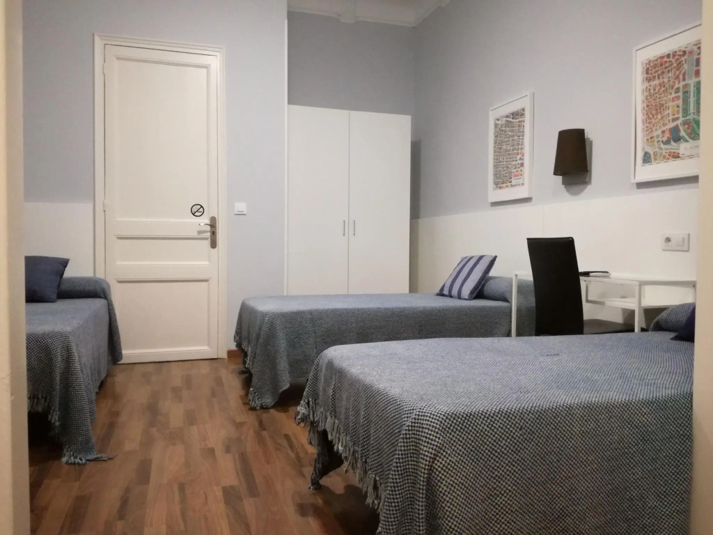 Standard Triple room