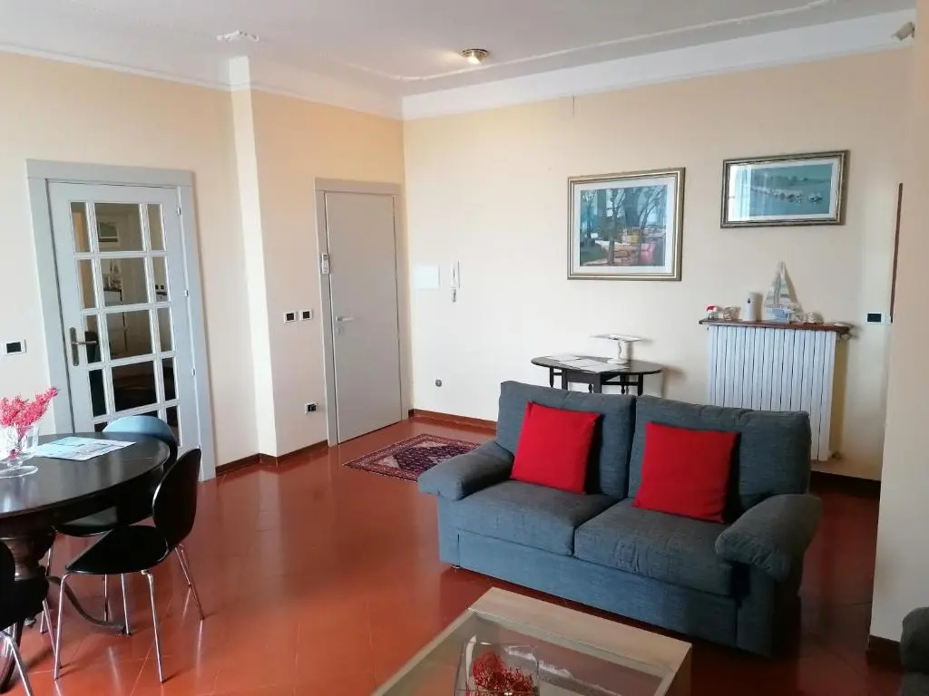 3 Bedrooms Apartment