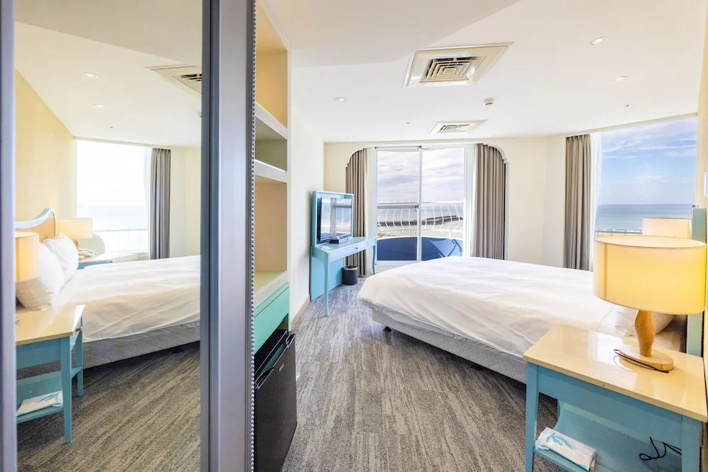 Classic Double room with ocean view (full double bed)