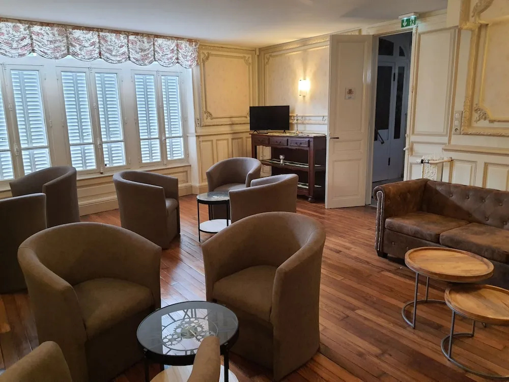 Lobby & Reception