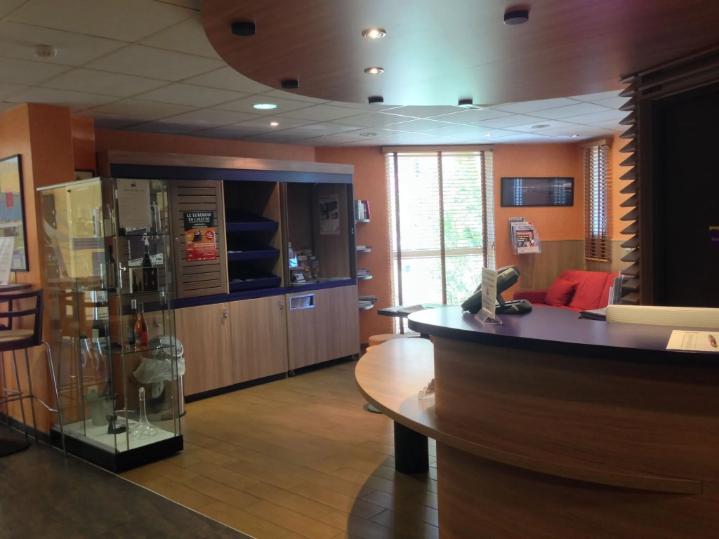 Lobby & Reception