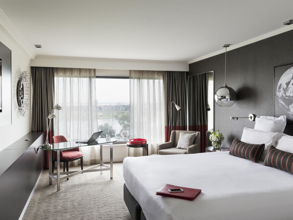 Superior Double room with lake view (full double bed)