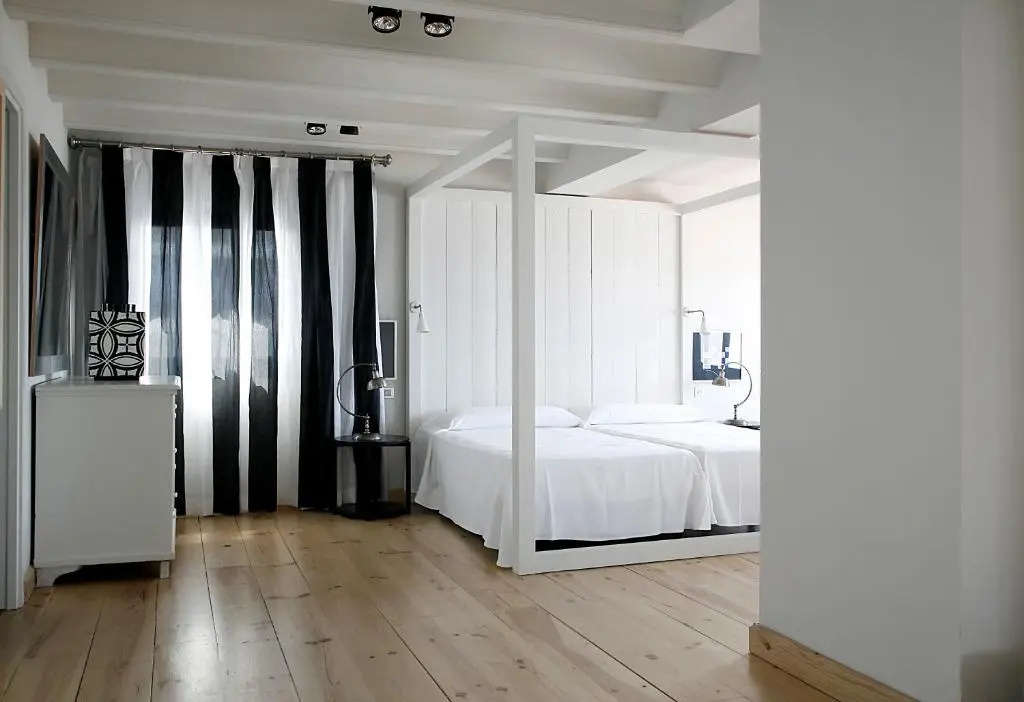 Standard Double room with pool view (twin beds)