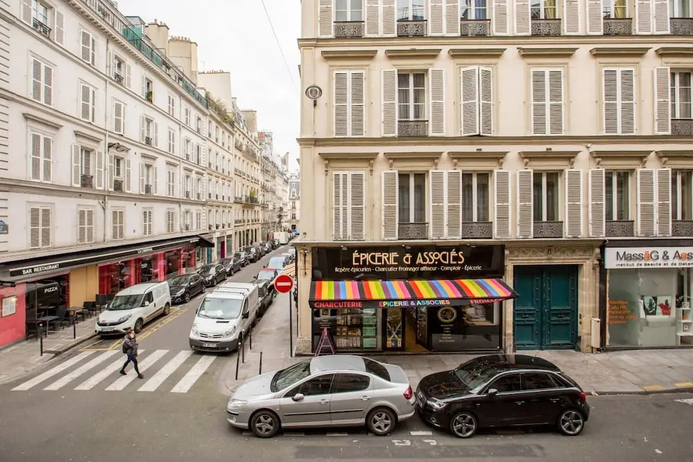 Spacious And Charming 6p Flat À Madeleine