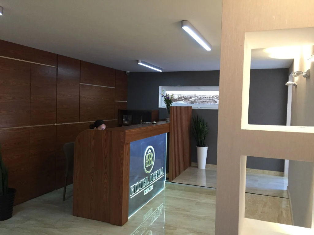 Lobby & Reception