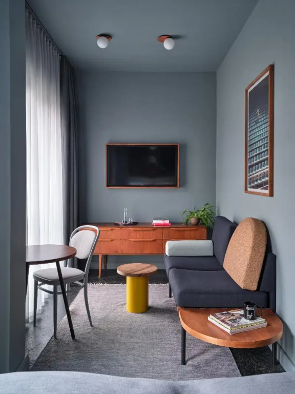 Grand room