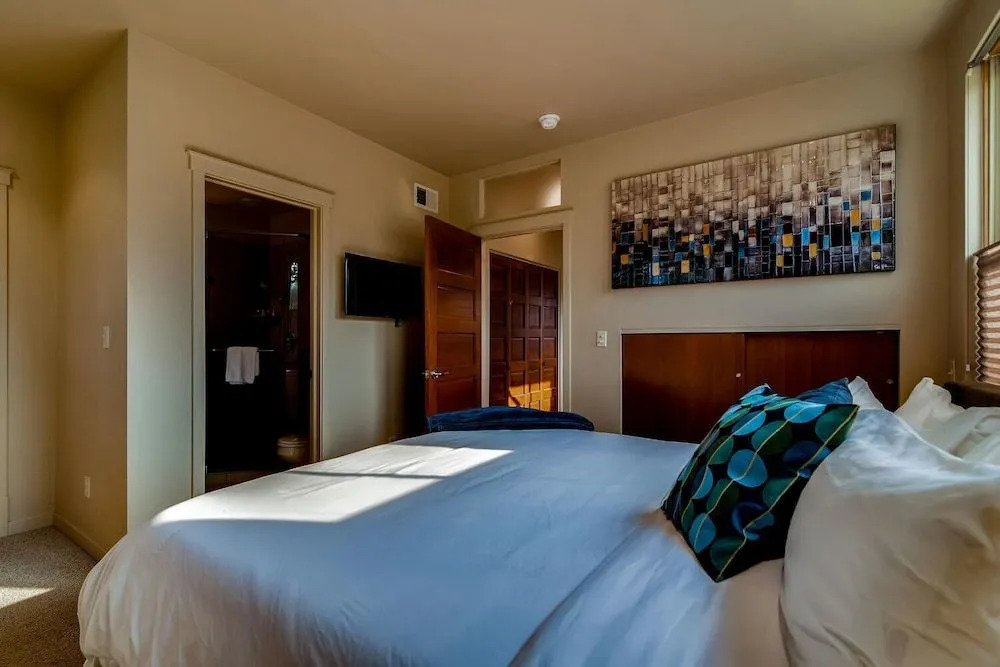 Old Town Loft Oasis with Amazing Rooftop Deck! — фото 3