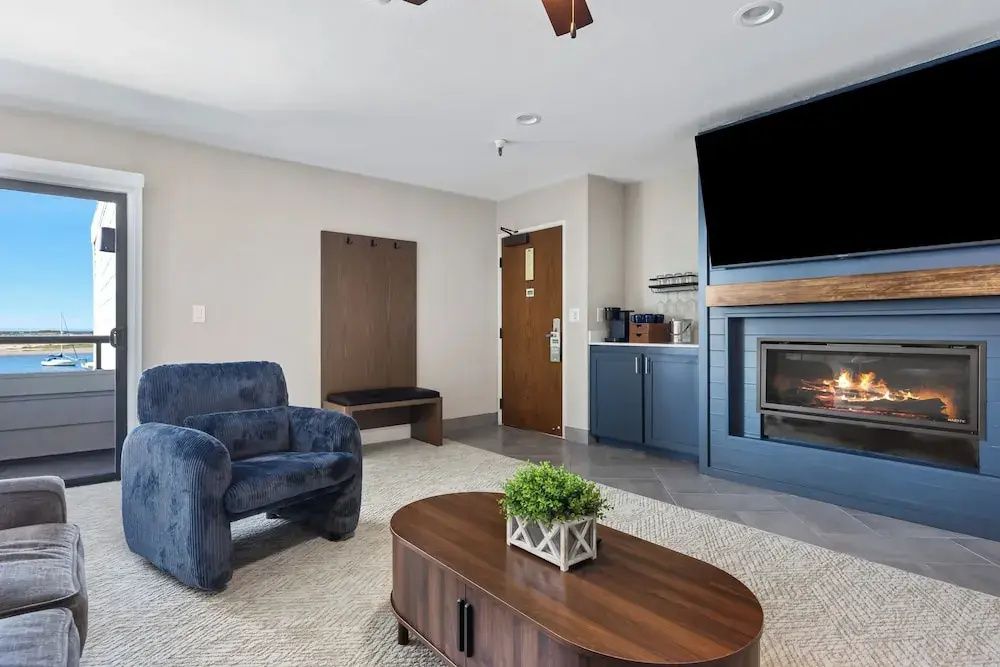Luxury Double Suite with balcony and with harbour view (full double bed)