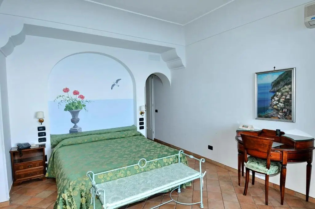 Deluxe Double room (full double bed)