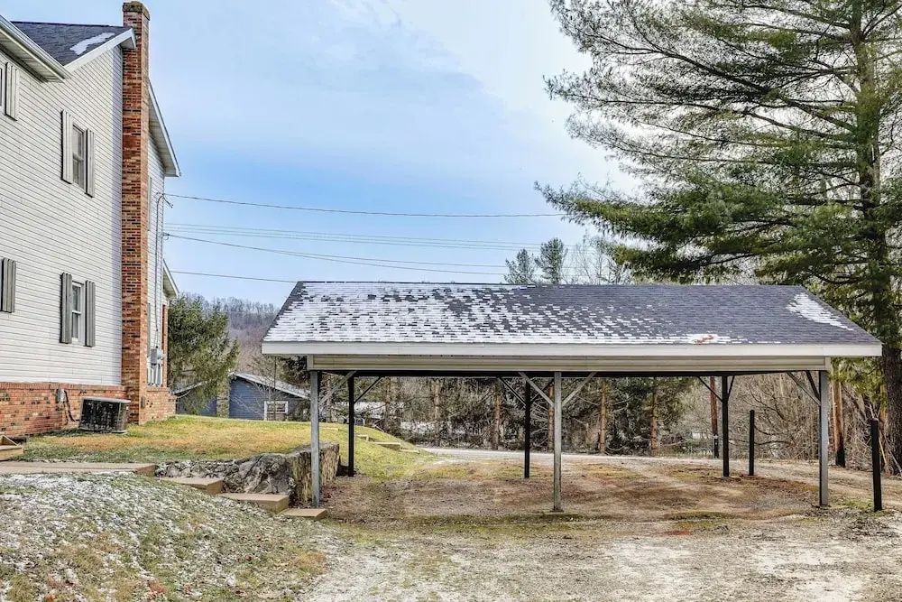 Zanesville Apartment w/ Porch - 3 Mi to Downtown!