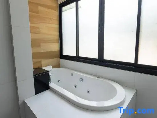 Вилла с 3 комнатами в Samui Mekkala Resort & Pool Villa