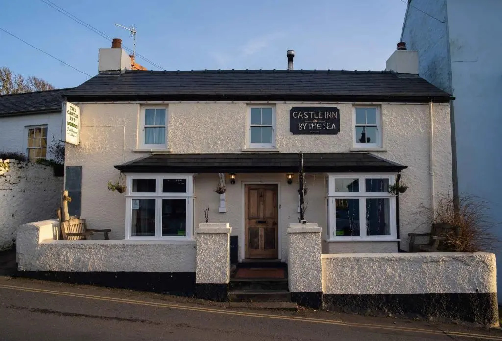 Manorbier Castle Inn Bay Room (Adults Only)
