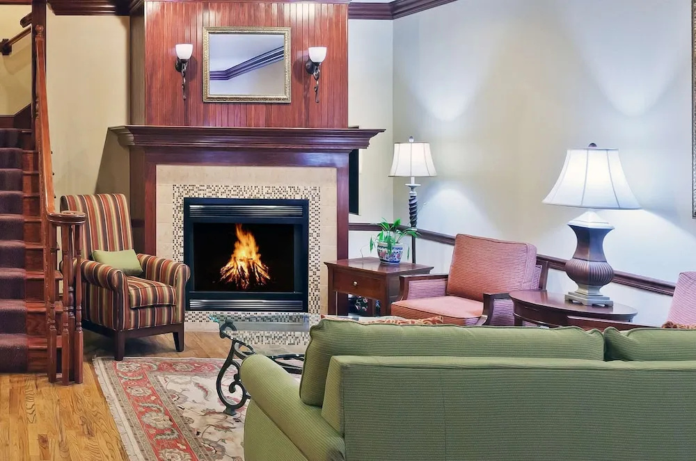 Holiday Inn Express & Suites Tulsa-Catoosa East I-44