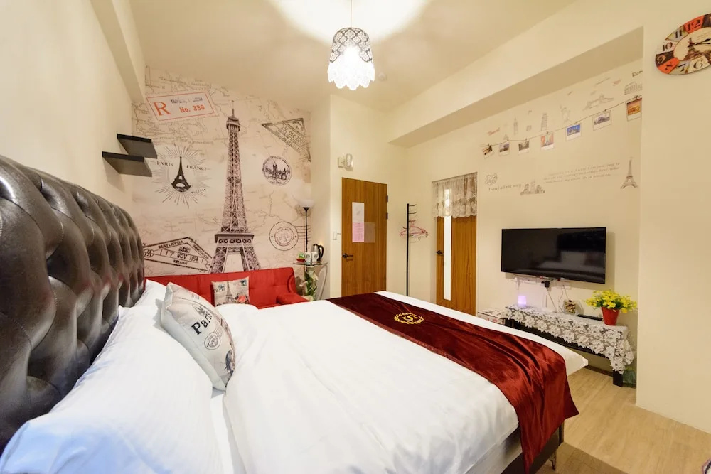 Superior Double room with balcony (full double bed)