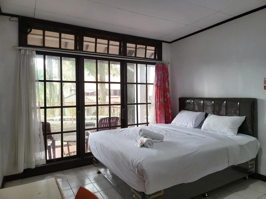Pandu Lakeside Hotel Tuktuk