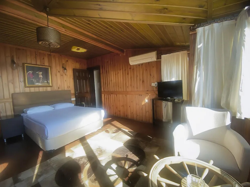 Standard Double room with sea view (full double bed)