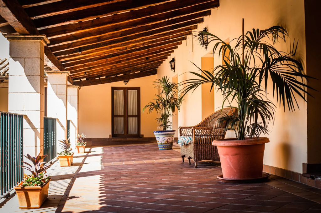 Lobby & Reception