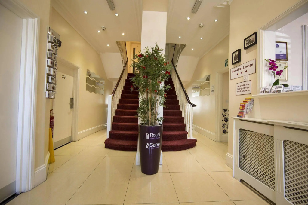 Lobby & Reception