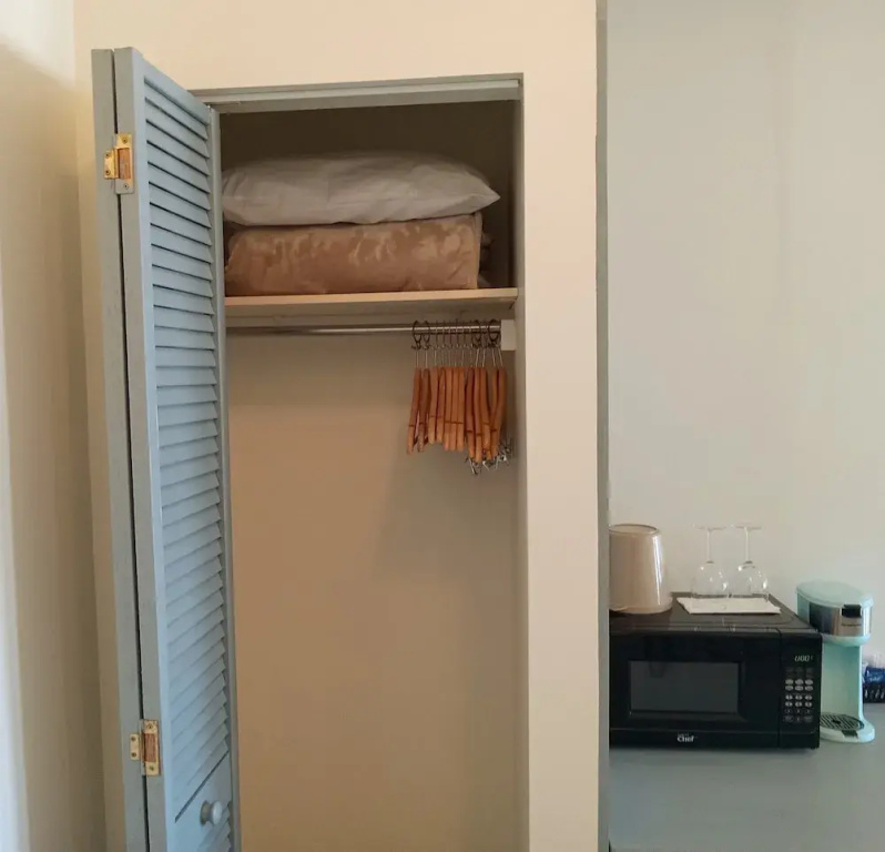 Standard Double room with lake view (full double bed)