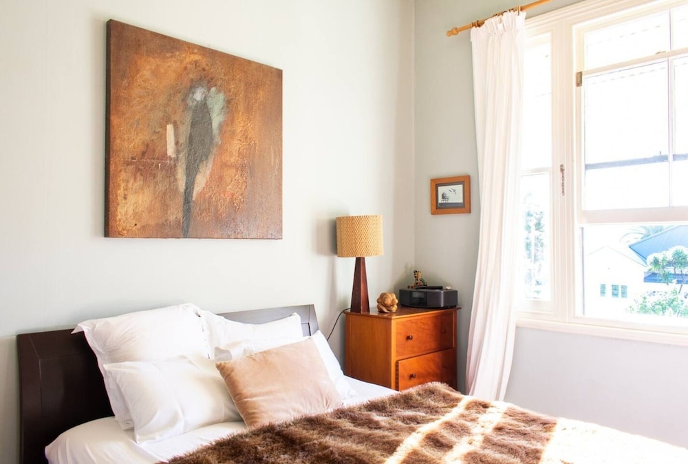 Characterful 2 Bedroom Ponsonby Villa With Private Garden