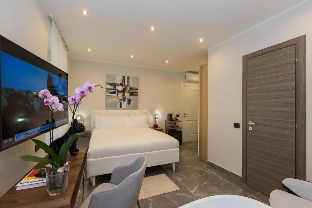 Deluxe Double room (full double bed)