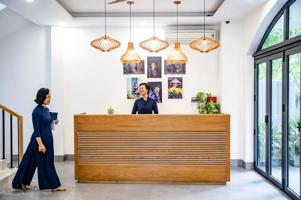 Lobby & Reception