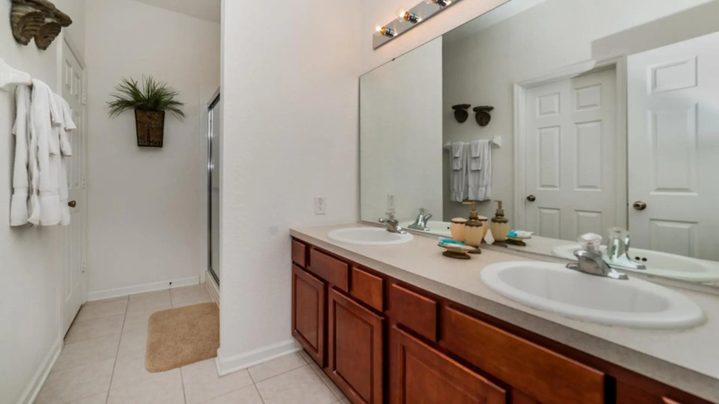 Villa 7795 Basnett Windsor Hills