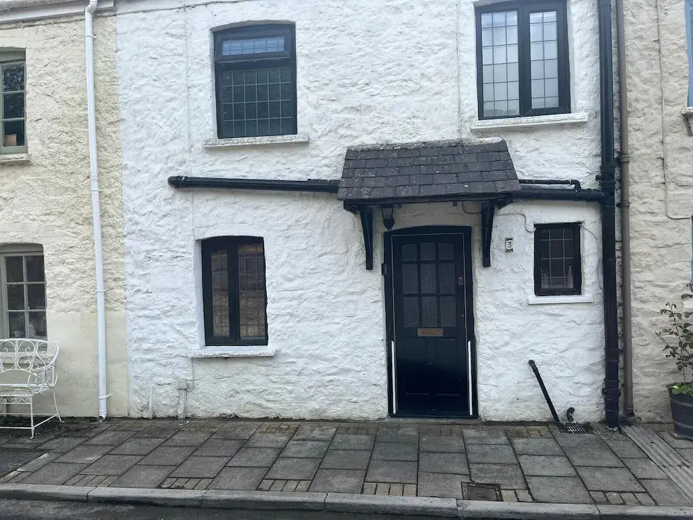 Peaceful Riverside Cottage in Machen, Caerphilly