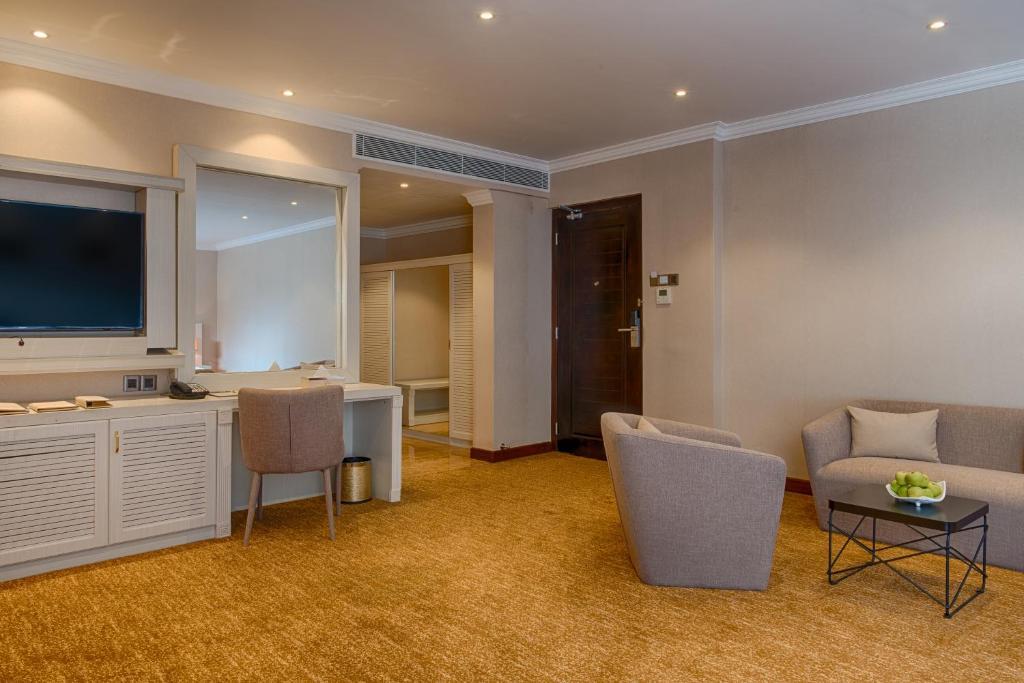 The Golden Crown Hotel