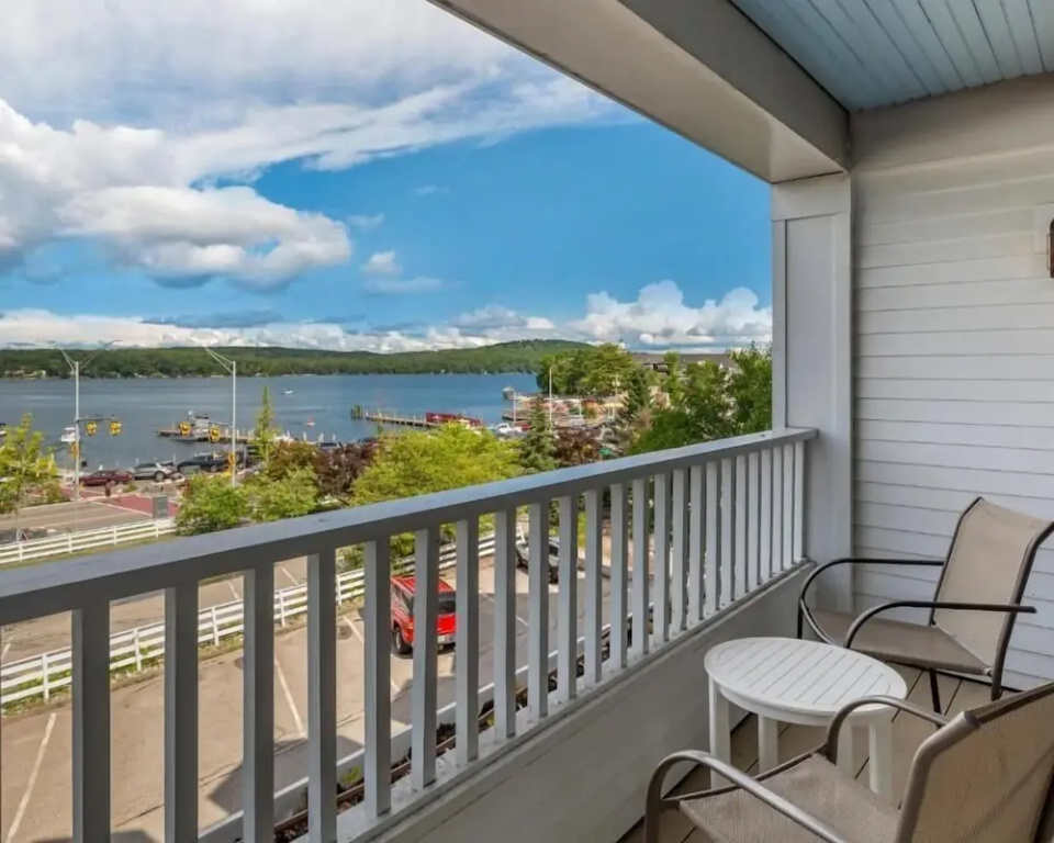 Double Cottage with balcony and with lake view (full double bed)