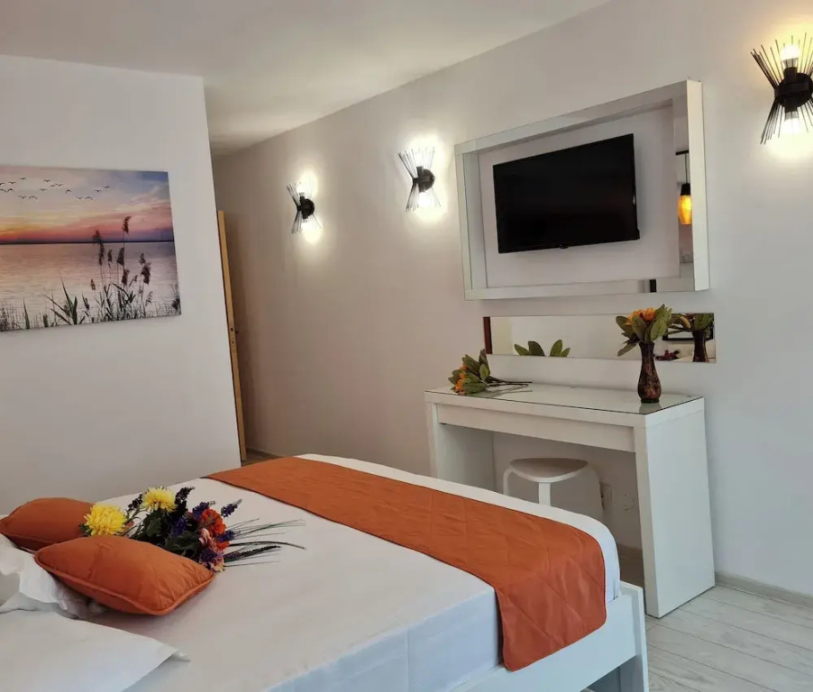 Standard Double room with balcony and with courtyard view (full double bed)